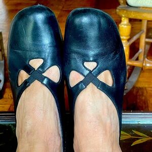 Thierry Rabotin low-wedge black leather shoes. 8M, good used condition.